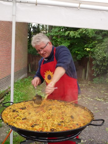 La paëlla était succulente et a ravi petits et grands