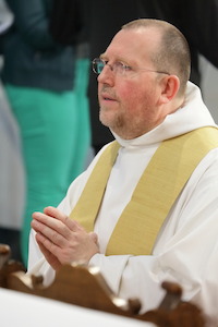 Le Père Hugues qui revient avec deux Prémontrés occuper l'abbaye de la Cambre