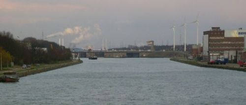 Het Albertkanaal in Hasselt waar Steve Stevaert intensief wordt gezocht