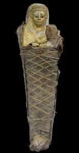 Momie avec masque doré de l'époque romaine (c) "Le Soir"