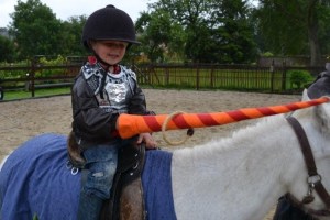 A dos de poney, avec la "Ferme du Nil"