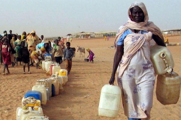 sudan-woman-with-water