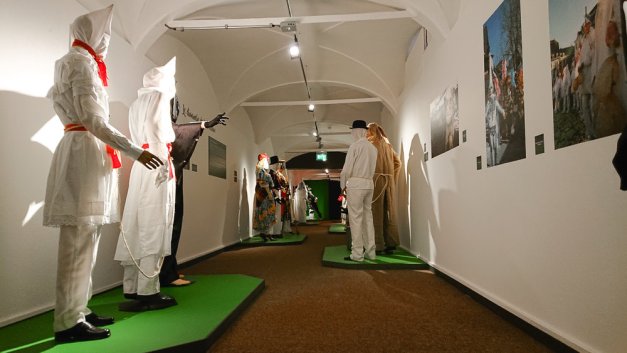 Résultat de recherche d'images pour "Laure Chatrefou photos du Carnaval de Cayenne"